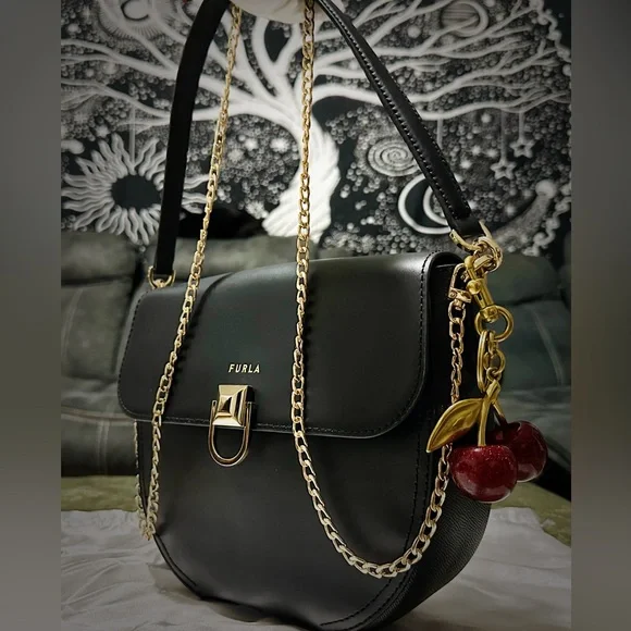Vintage Furla soho Shoulder Bag Black Leather with Gold Accents new without tags - Picture 4 of 17